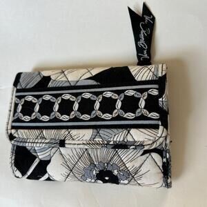 Vera Bradley Kiss Zip Up Coin Wallet Floral Quilted Cotton